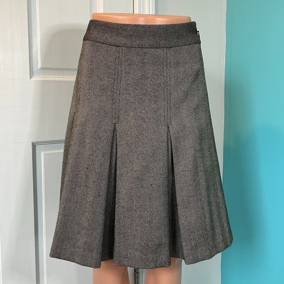 Vintage Banana Republic Wool Herringbone Pleated Y2K Skirt (size 6) - Picture 1 of 11